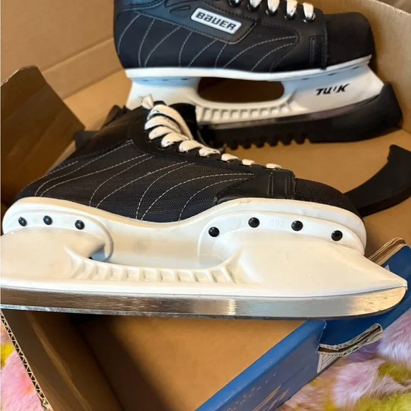 Bauer Black and White Ice Hockey Skates - Picture 2 of 2